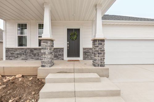 702 River Ridge Dr, Waterford WI  53185-3386 exterior