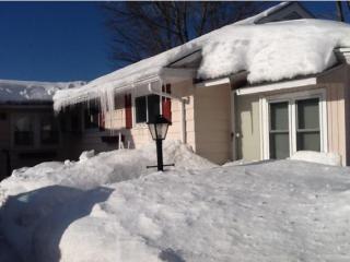 38 Moreau St, Manchester, NH 03102-1142