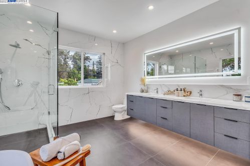 19525 Forest Ave, Hayward CA  94546-3519 exterior