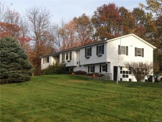 83 Dunthorne Dr, Bloomingburg, NY 12721-3031