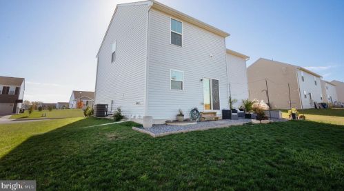 318 Bluecoat St, Dover DE  19901-8862 exterior