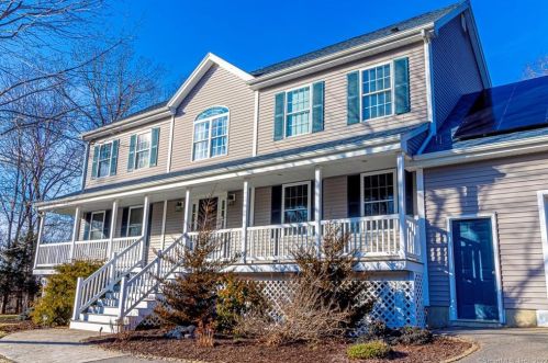6 Cranberry Dr, Uncasville, CT 06382-2000