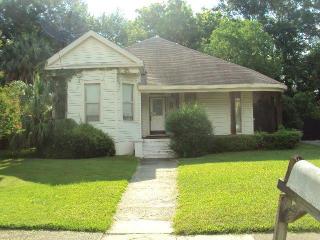 255 Cherokee St, Mobile, AL 36606-1237