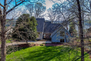 201 Tigitsi Pl, Loudon, TN 37774-2581