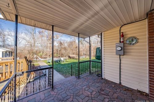 228 Grn Mnr Ter, Windsor Locks CT 06096-2737 exterior