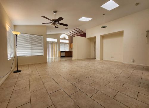 9071 Bristol Plaza Way, Elk Grove, CA 95624-1476