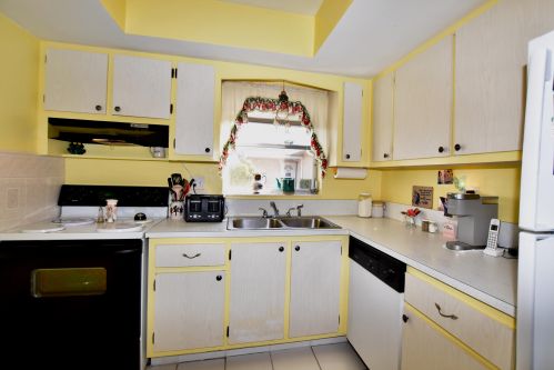 2715 Dudley Dr, West Palm Beach, FL 33415-8085