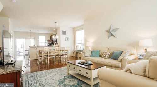 98 Cannon Ct, Lansdale, PA 19446-2139