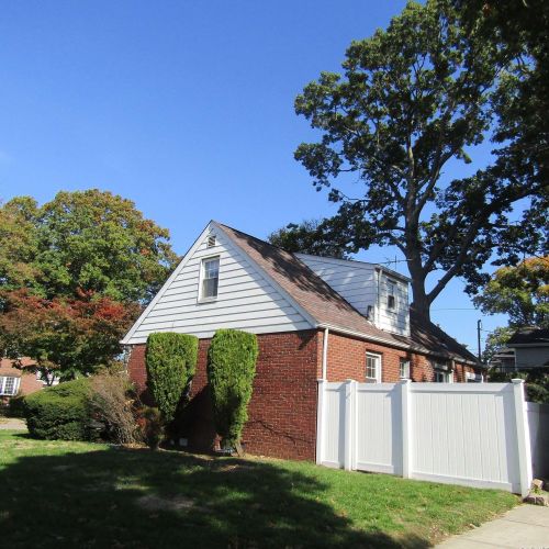 2 Oak Dr, New Hyde Park NY  11040-3315 exterior