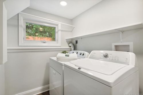 23 Brighton Pl, Stamford CT  06902-2501 exterior