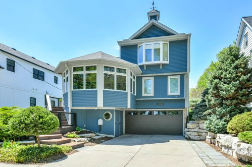2951 Superior St, Milwaukee, WI 53207-2506