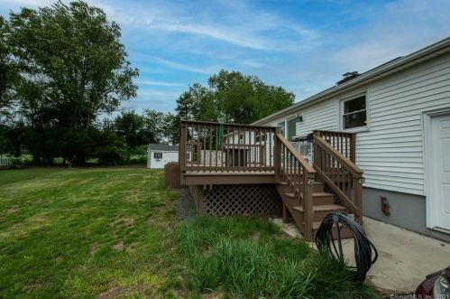 2 Valley Brook Ln, North Haven CT  06473-2638 exterior