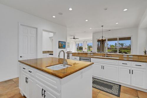56430 Muirfield Vlg, La Quinta CA  92253-7648 exterior