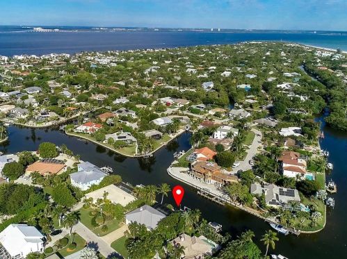 940 Whelk Dr, Sanibel, FL 33957-4814