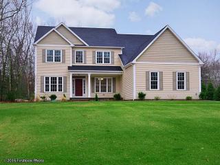 89 Brigade Dr, South Kingstown, RI 02874-1994