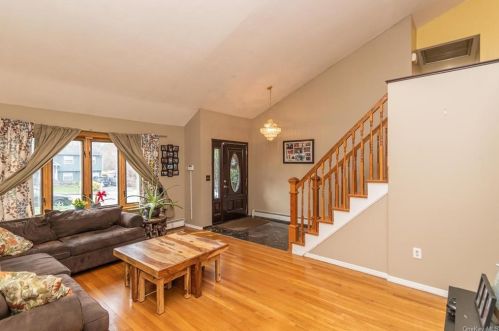 3 Capital Dr, Washingtonville NY  10992-1301 exterior