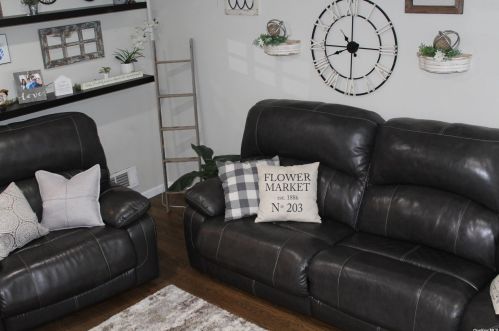 35 Hartford St, North Lindenhurst NY  11757-3843 exterior