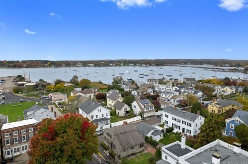 12 High St, Stonington, CT 06378-1228