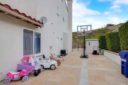 5391 Evening Sky Dr, Simi Valley CA  93063-5744 exterior