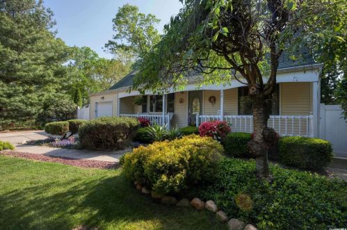 26 Wylde Rd, Mount Sinai, NY 11766-2401