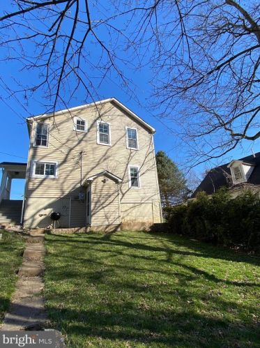 521 Washington St, Charles Town WV  25414-1735 exterior