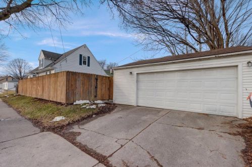 302 70, Milwaukee WI 53223-2113 exterior