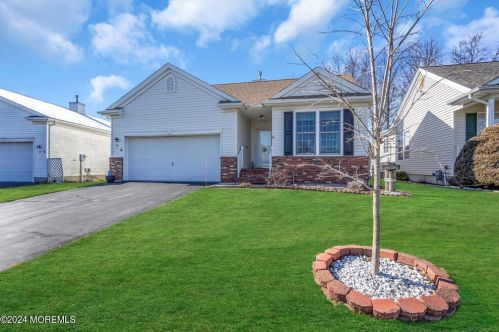 41 Tennyson Rd, Bricktown, NJ 08724-0743