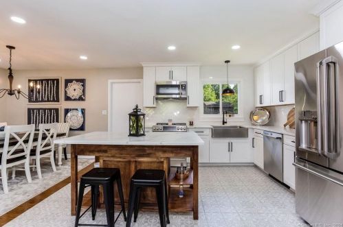 28 Talcott Rd, Glastonbury CT  06033-2919 exterior