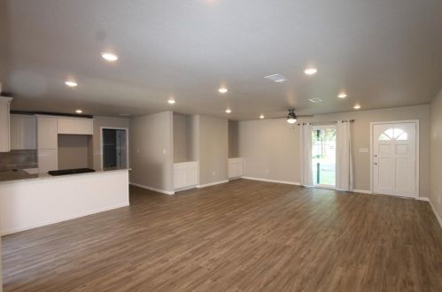 1422 Wayside Dr, Texas City, TX 77590-8457