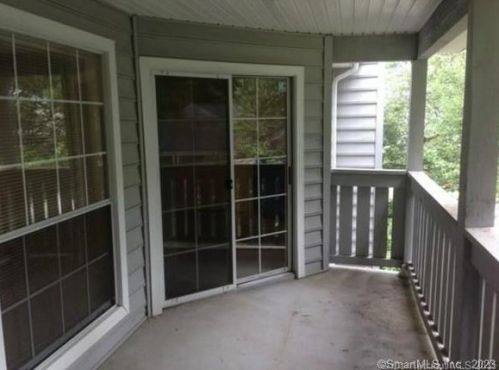 31 Chase Oak Ct, Groton CT  06340-6284 exterior