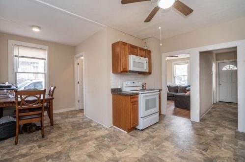 111 Eldridge St, Manchester CT  06040-5551 exterior