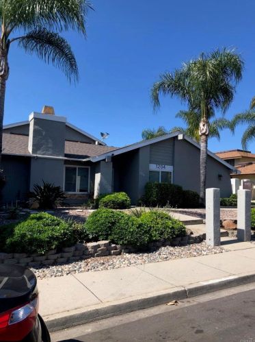 1204 Palomar Pl, Vista, CA 92084-3537