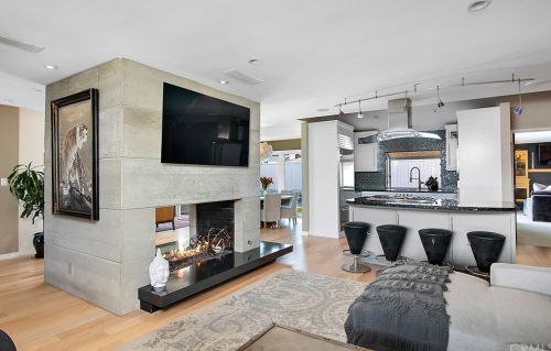 1727 Tradewinds Ln, Newport Beach CA  92660-4313 exterior