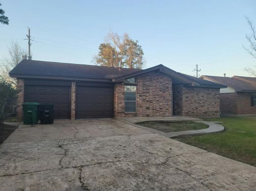 7527 Leaftex Dr, Humble, TX 77396-2613