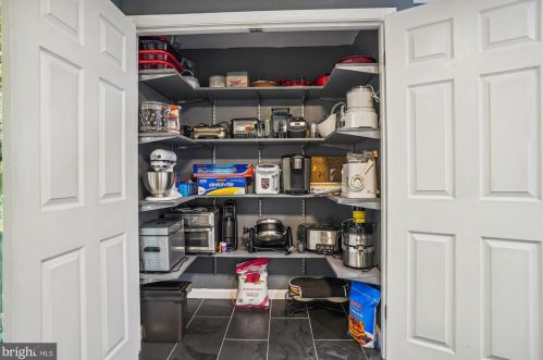 1502 Deer Point Way, Herndon VA  20194-1584 exterior