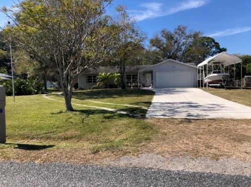4701 Magnolia Dr, Fort Pierce, FL 34982-8528