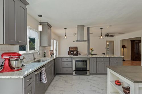 1308 Highland Dr, Modesto CA  95354-1548 exterior