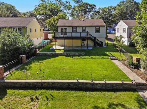 625 Lakeside Dr, Bridgeport, CT 06606-1917