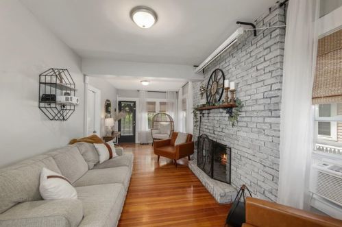 61 Church Ave, Warwick RI  02889-3377 exterior