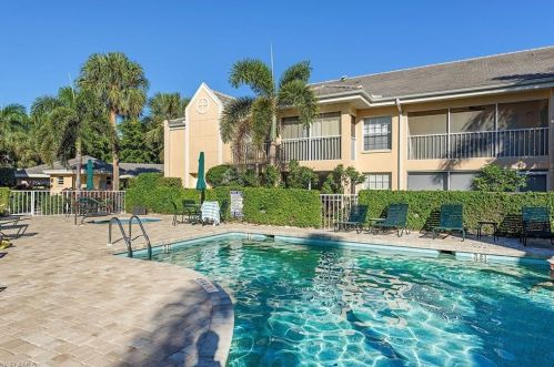 5635 Turtle Bay Dr, Naples FL  34108-2750 exterior