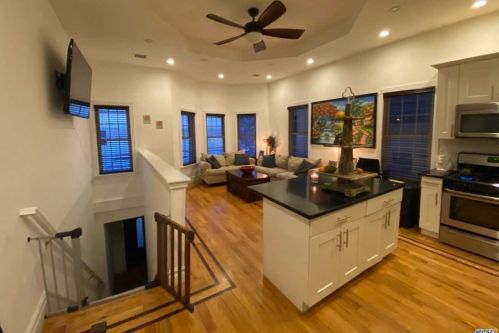85-40 76th St, Jamaica, NY 11421-1002
