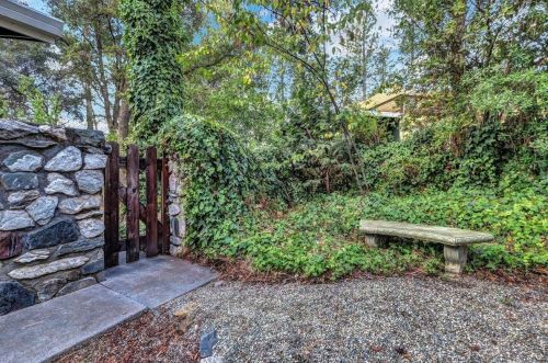 18868 Siesta Dr, Lake Wildwood, CA 95946-8917