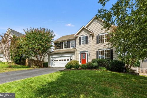6208 Oscar Ct, Woodbridge, VA 22193-7023