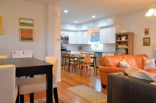 240 Hooper St, Tiverton, RI 02878-1226