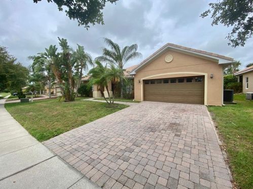 3402 Great Pond Dr, Kissimmee FL  34746-2818 exterior