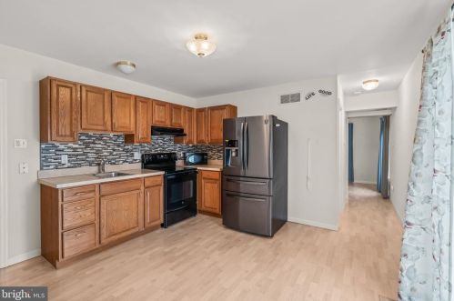 701 Parry Blvd, Riverton NJ  08077-3938 exterior