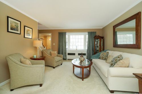 22 Ellen Pl, San Remo NY  11754-3606 exterior