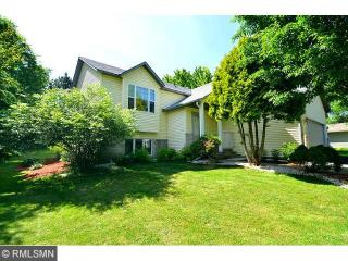 1870 Windjammer Dr, Saint Paul, MN 55125-8658