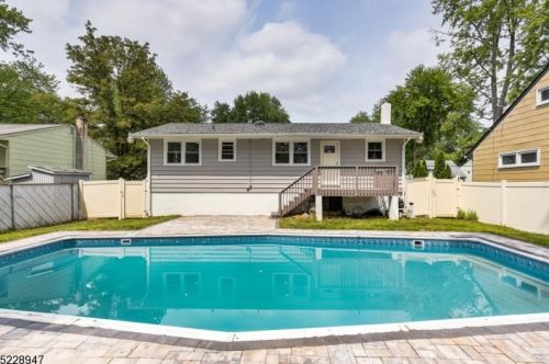 124 Camden Rd, Parsippany NJ  07054-3107 exterior