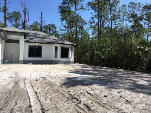 2991 6th Ave, Naples, FL 34117-4944